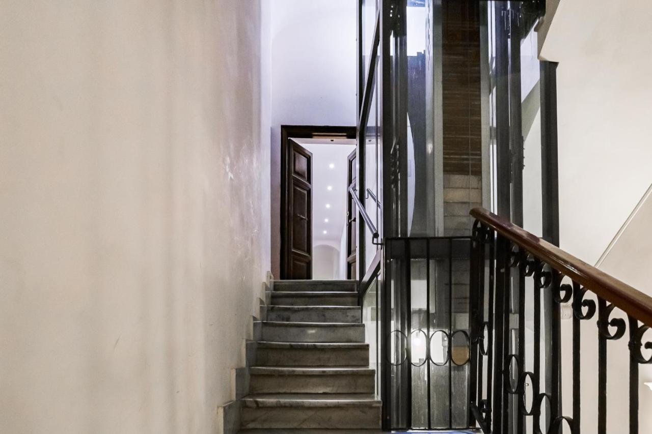 Trevi Fountain Modern Apartment Rome