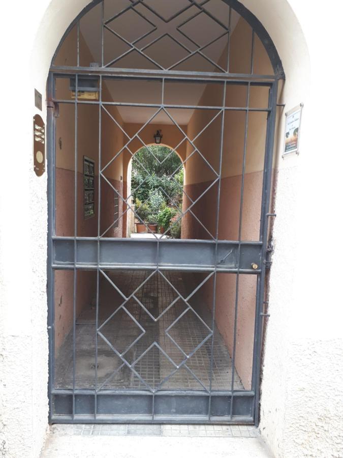 Tra Gianicolo E Trastevere *