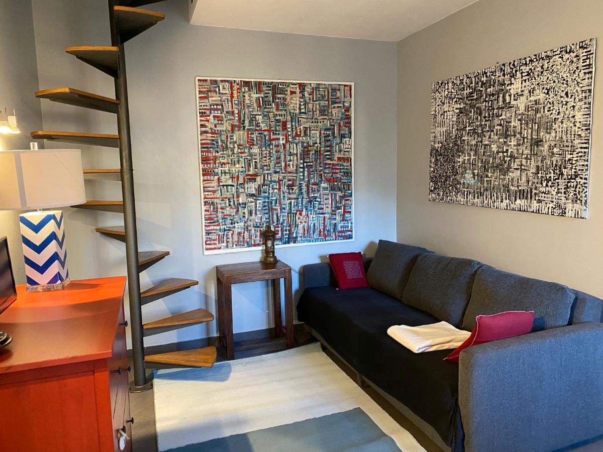 The Queen Apartment