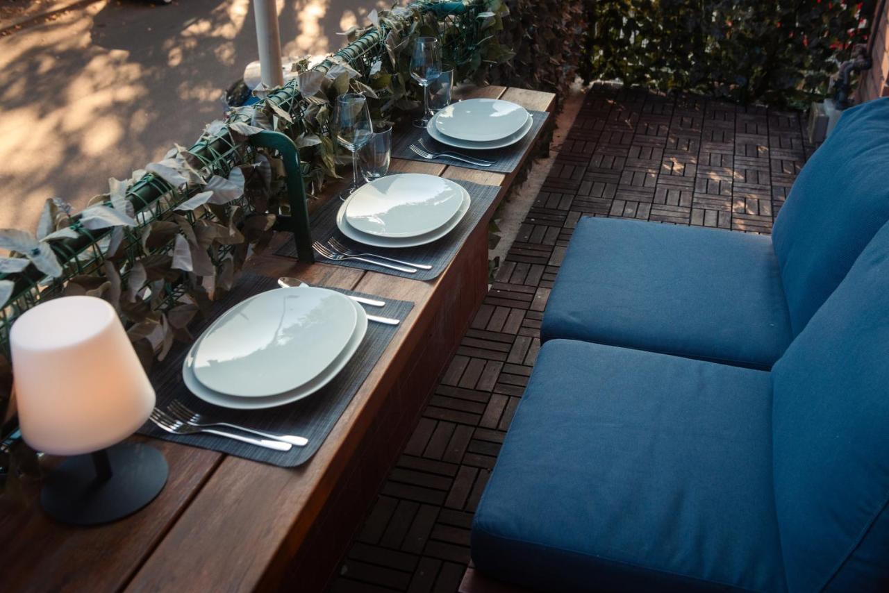 Luxury In Front Of Ponte Milvio Rome
