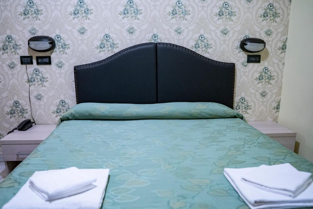 Hotel Ferrarese Rome