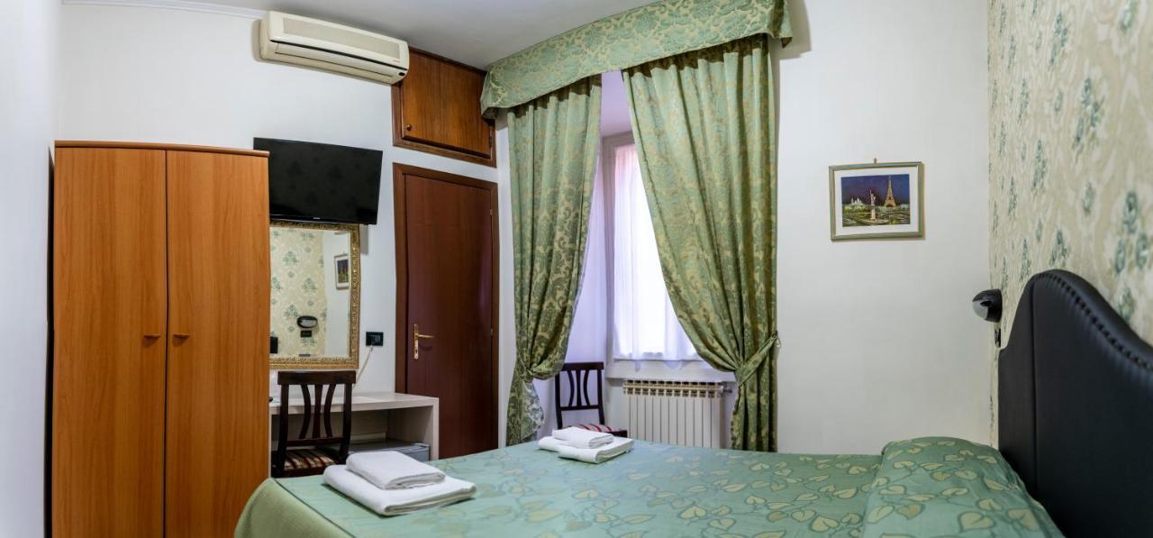 Hotel Ferrarese Rome