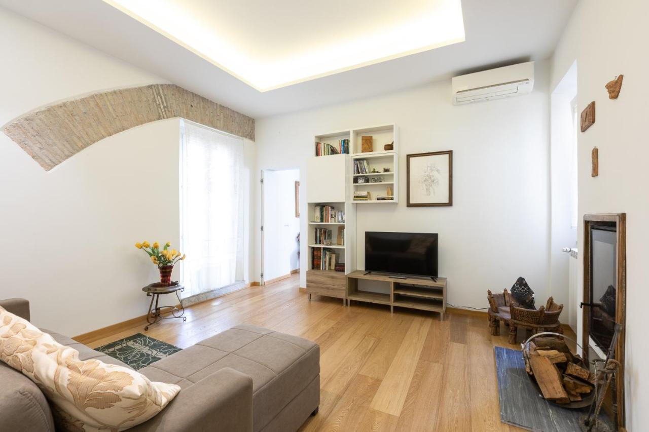Trevi House * Rome