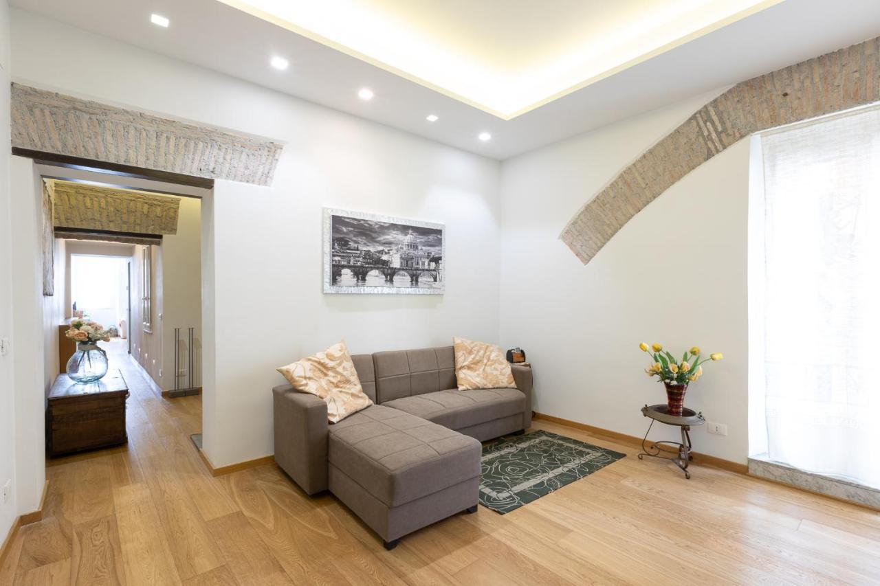 Trevi House * Rome