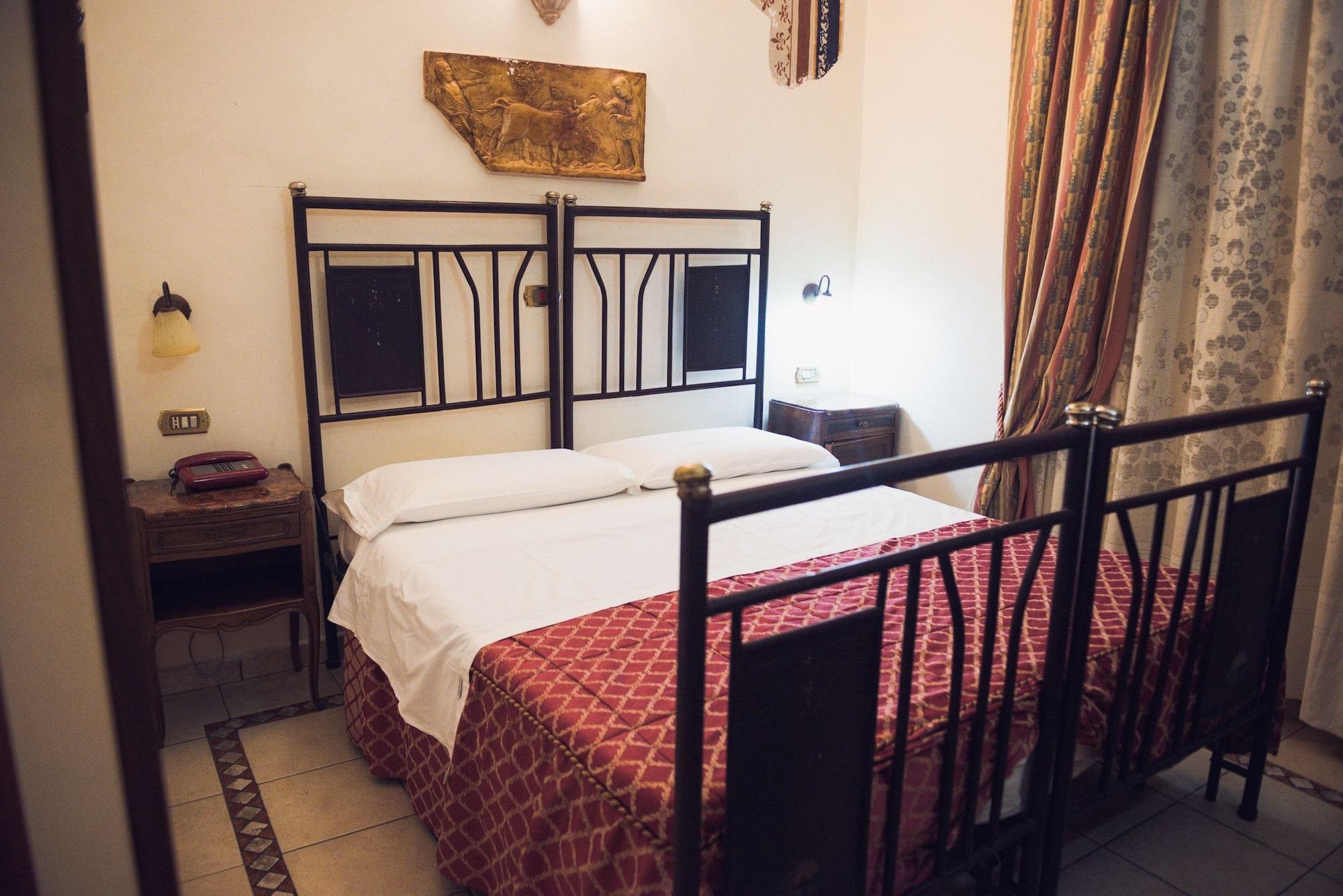 Robinson Hotel 2*