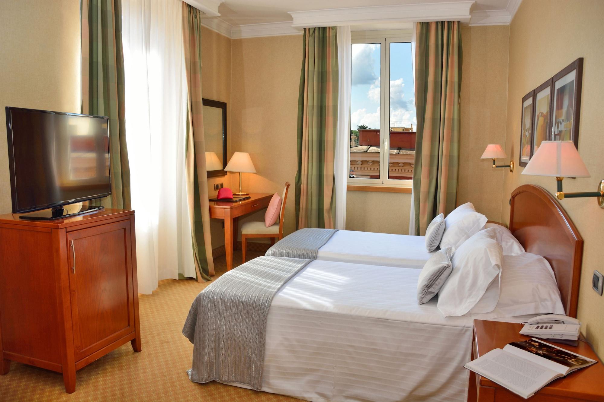 Apogia Lloyd 3* Roma