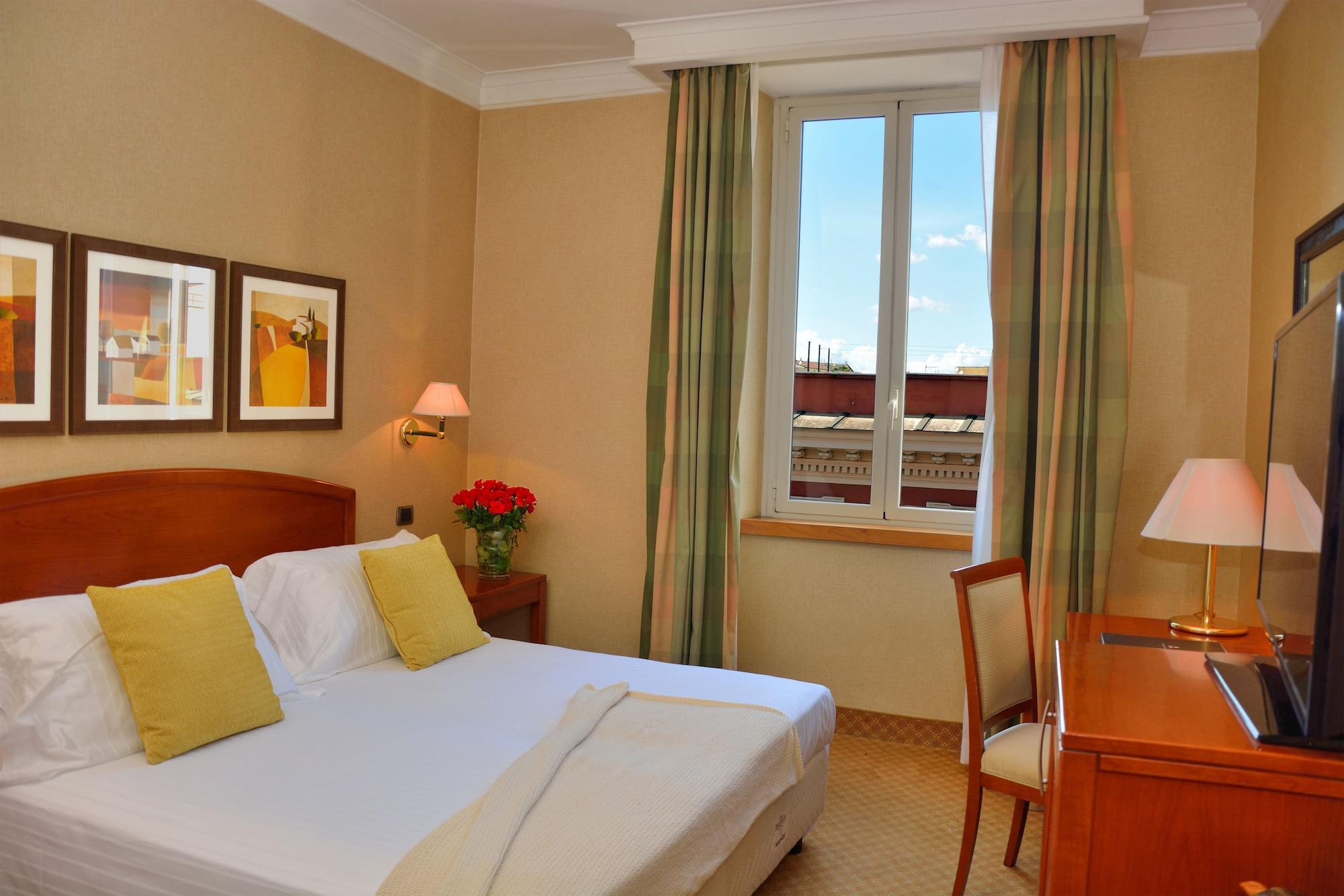 Apogia Lloyd 3* Roma