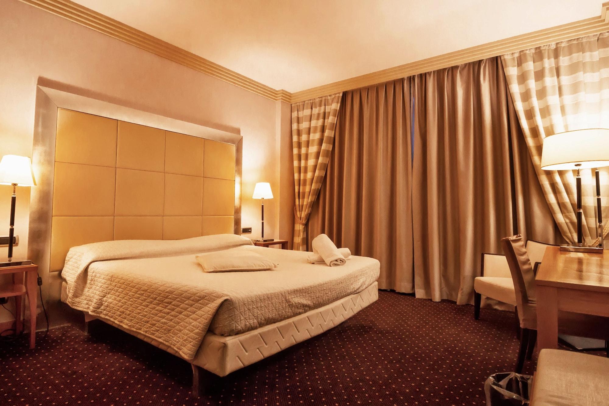 Papillo & 4* Rome
