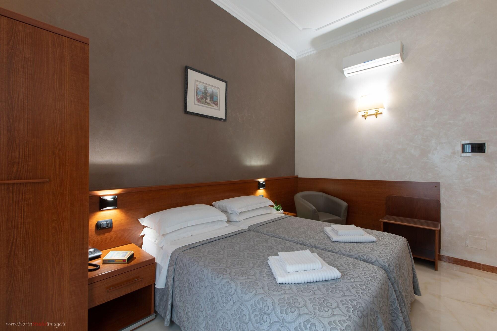 Centro Cavour 3* Rome