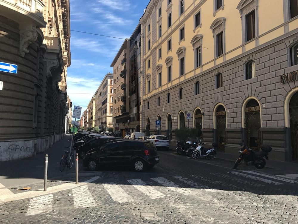 Domus Tacito Luxury Bed & Breakfast Rome