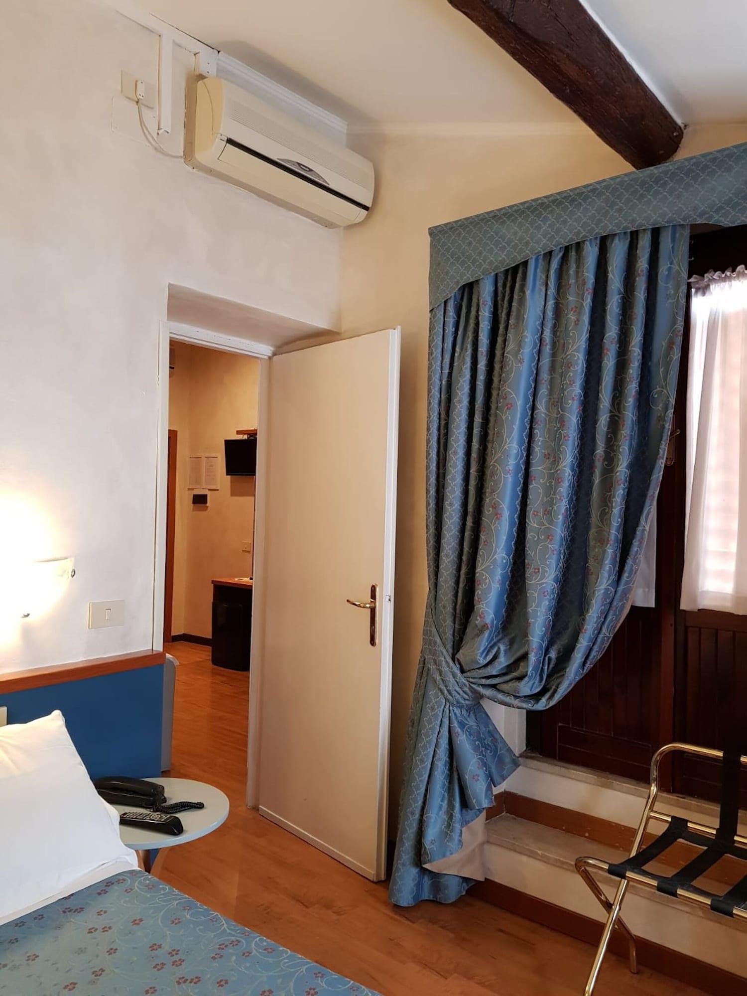 Julia Hotel 3*