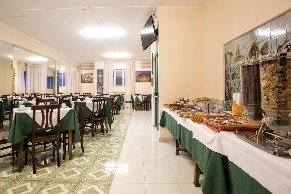 Istituto Piccole Ancelle Di Cristo Re 3* Rome