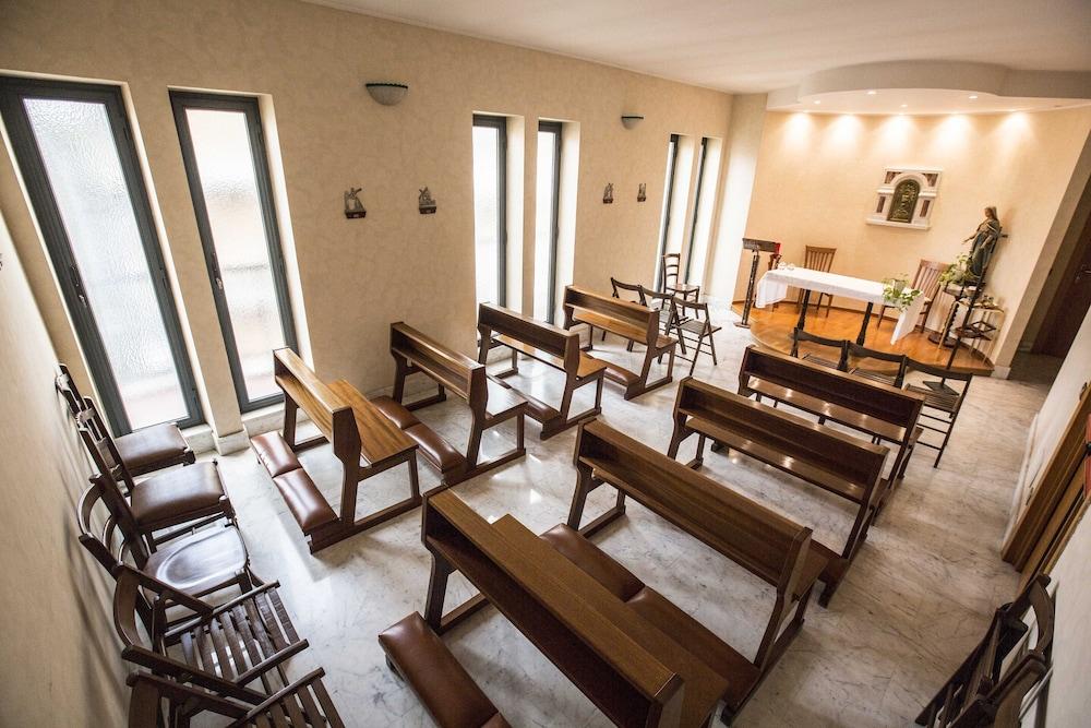 Istituto Piccole Ancelle Di Cristo Re Guest house Rome