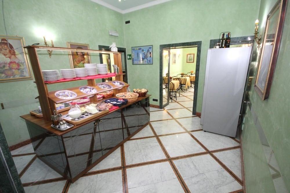 Hotel Marisa 3*