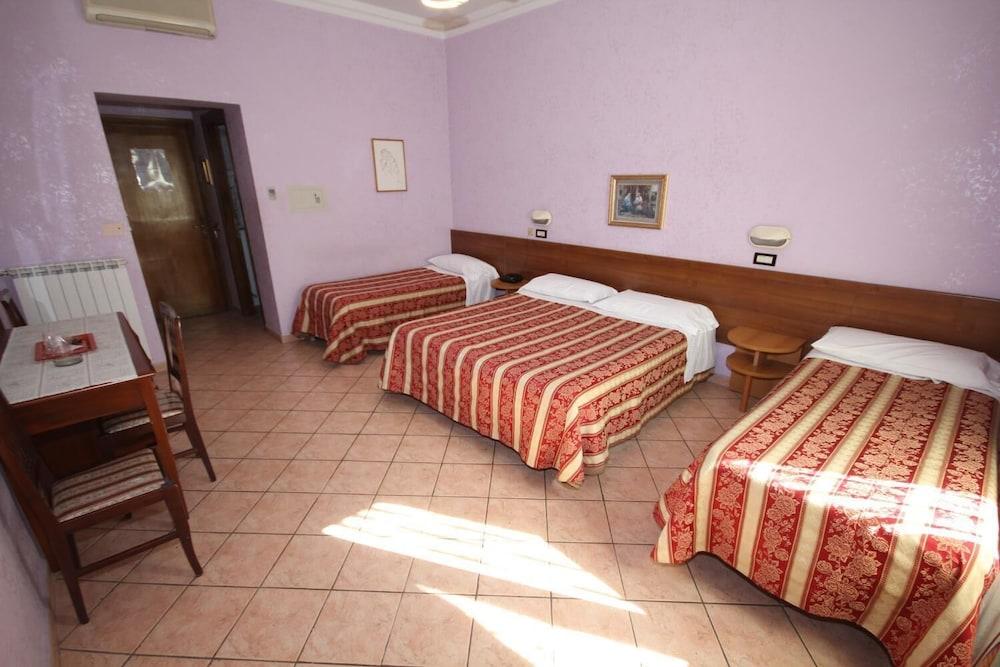 Hotel Marisa 3*