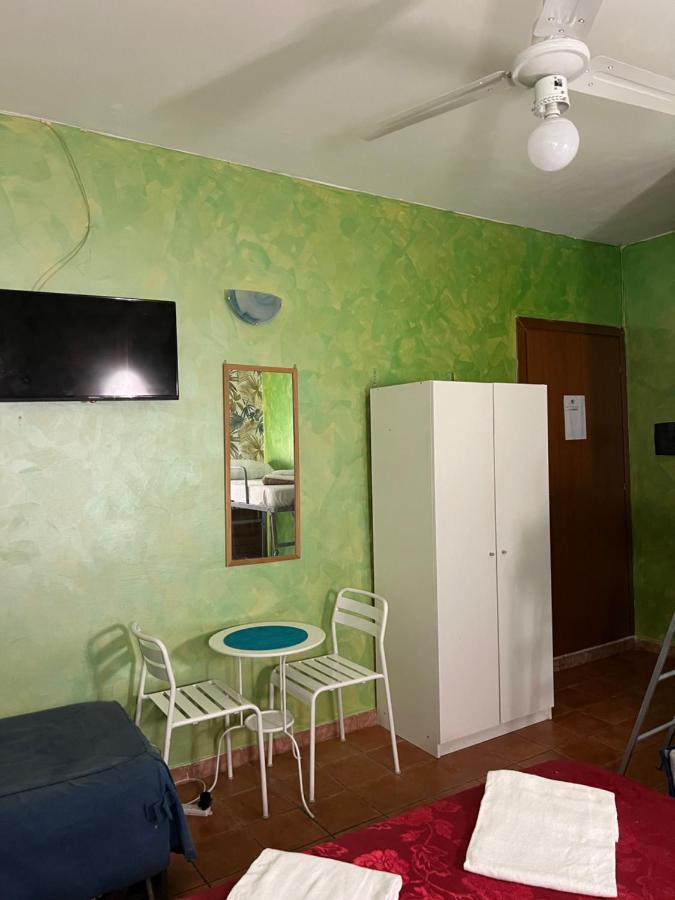2 Guest house *