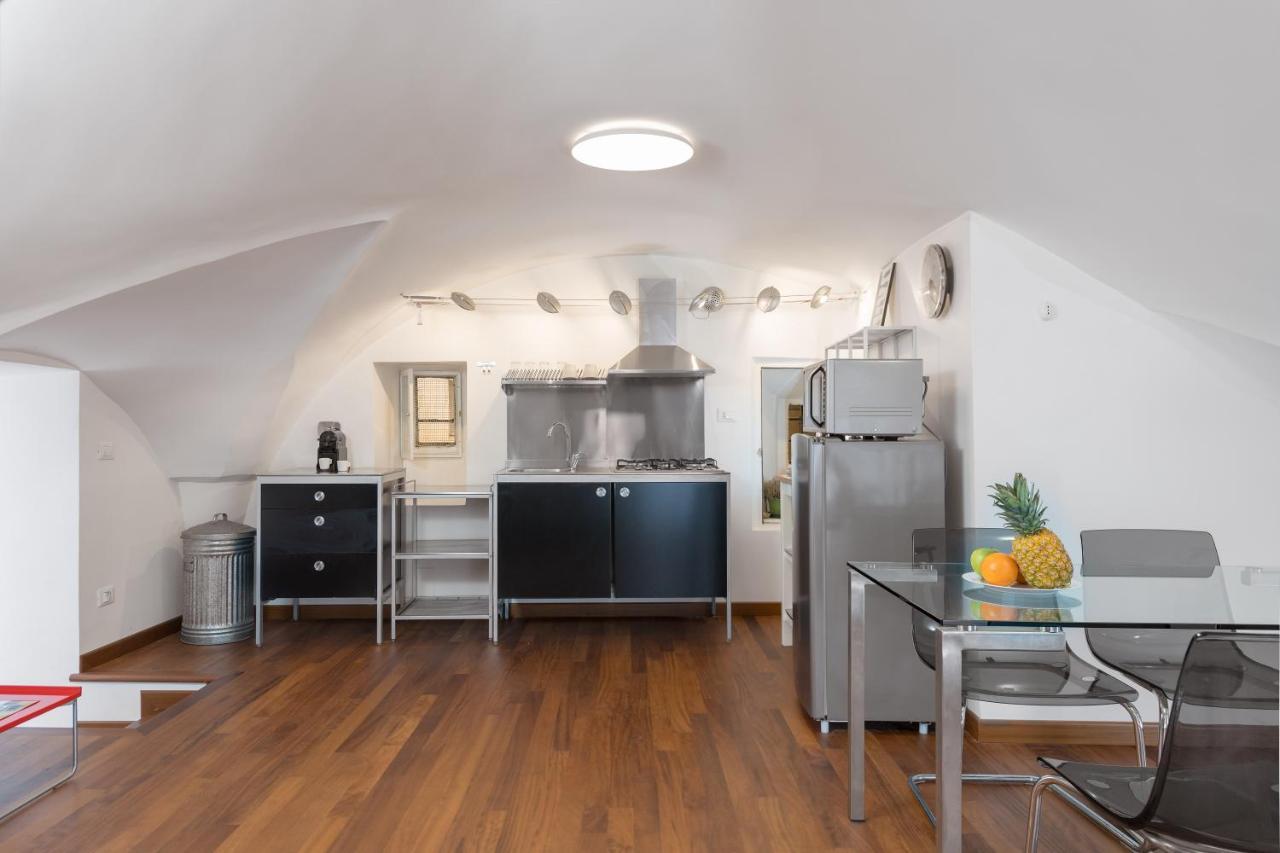 New! Amazing Piazza Navona View Apartment Rome