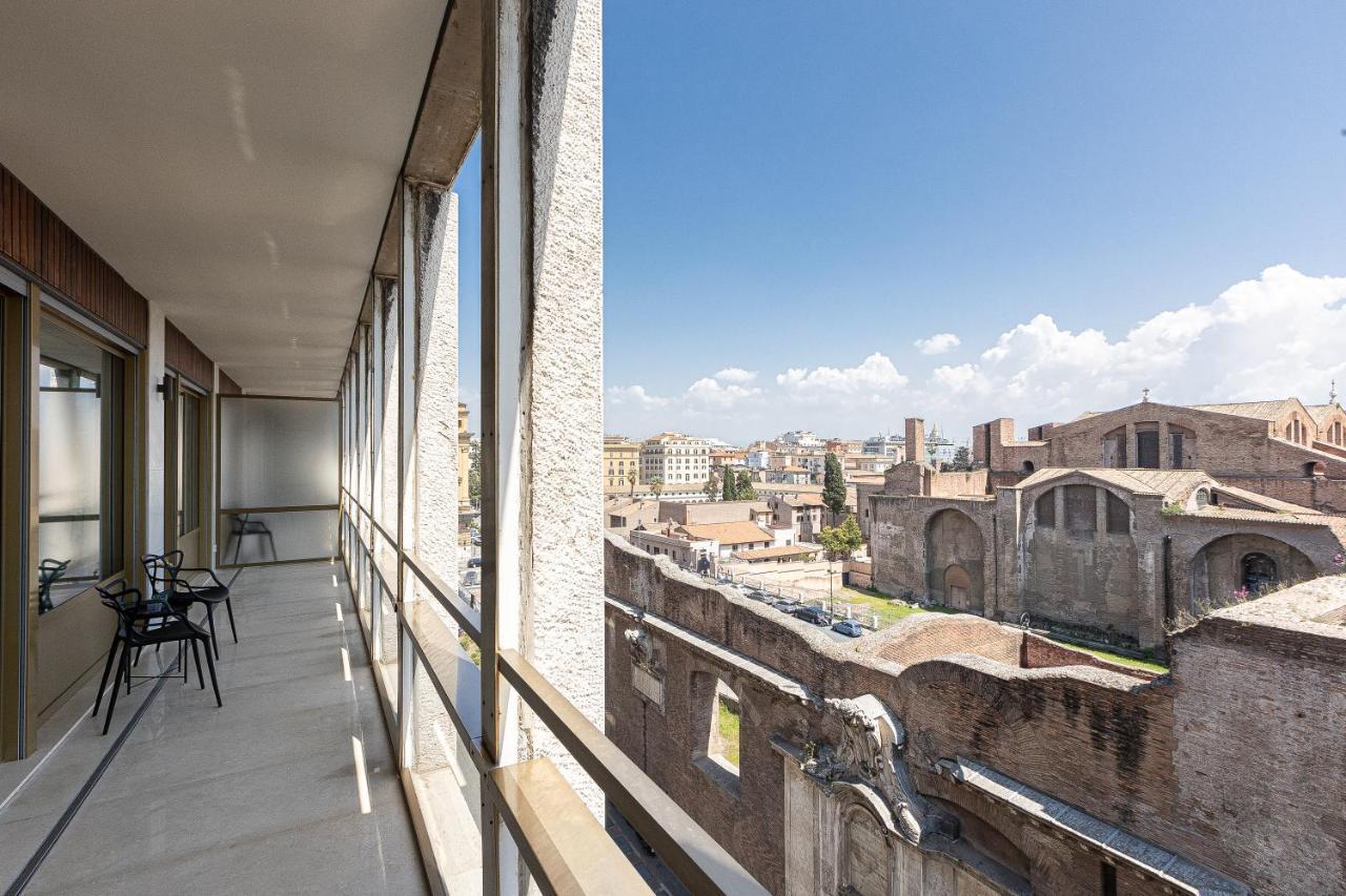 Amazing Via Parigi Rome