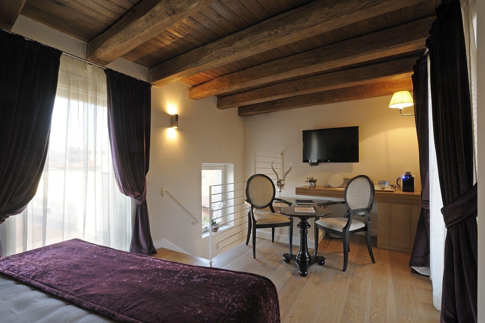 Trevi Palace Luxury Hotel Rome