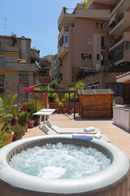 Penthouse With Jacuzzi On Private Terrace In Trastevere Roma
