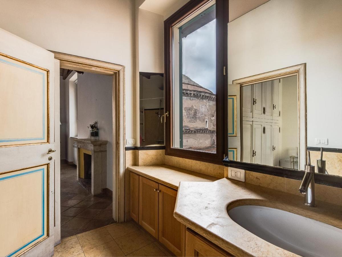 Pantheon Enchanting Luxury Apartment Rome