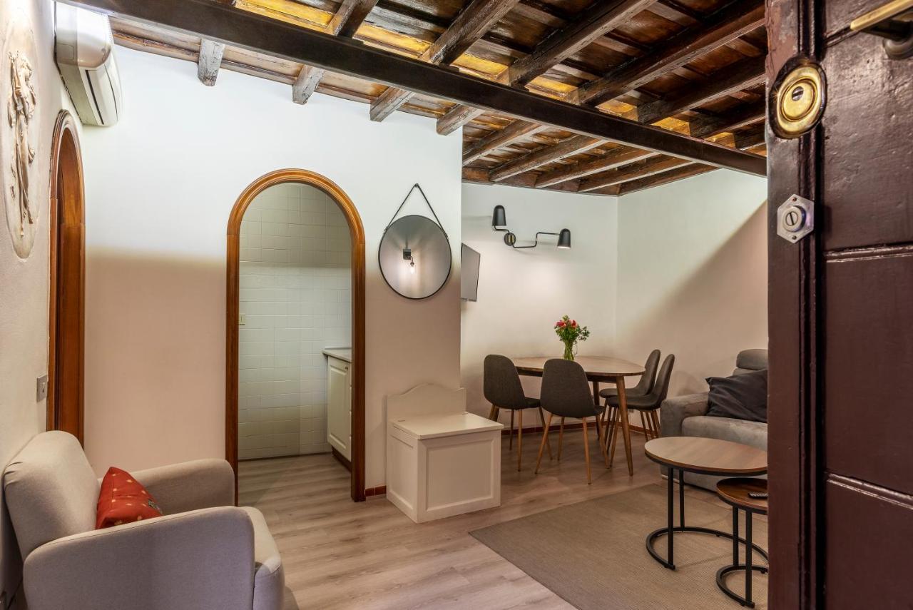Giubbonari 23 - Fromhometorome Apartment