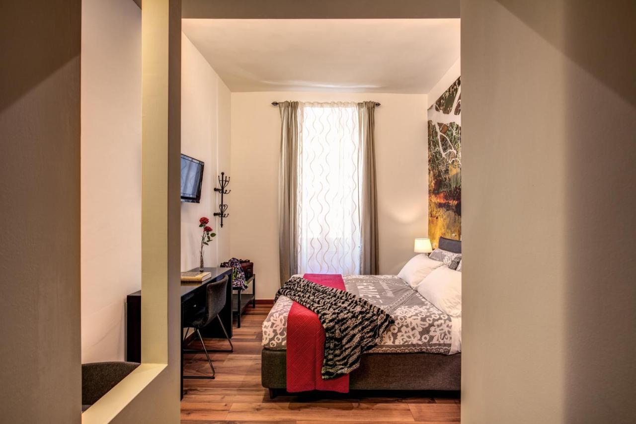Via Cavour 3* Roma