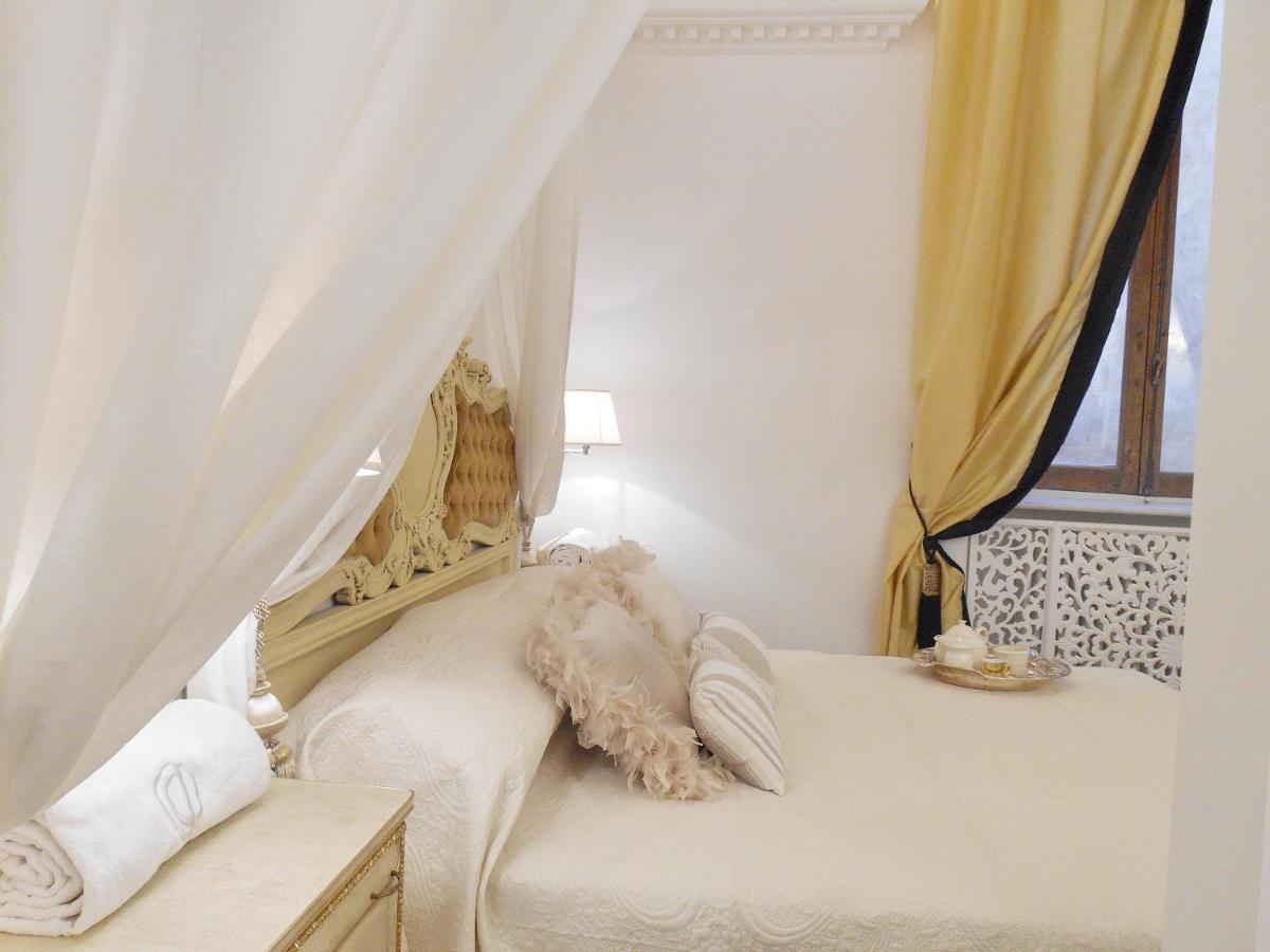 The Right Place 4u Savelli Boutique Rome