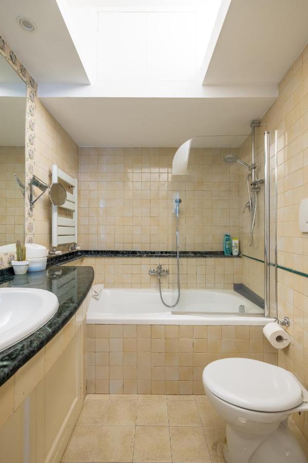 Charming With Patio A Few Steps From Colosseum Appartamento *