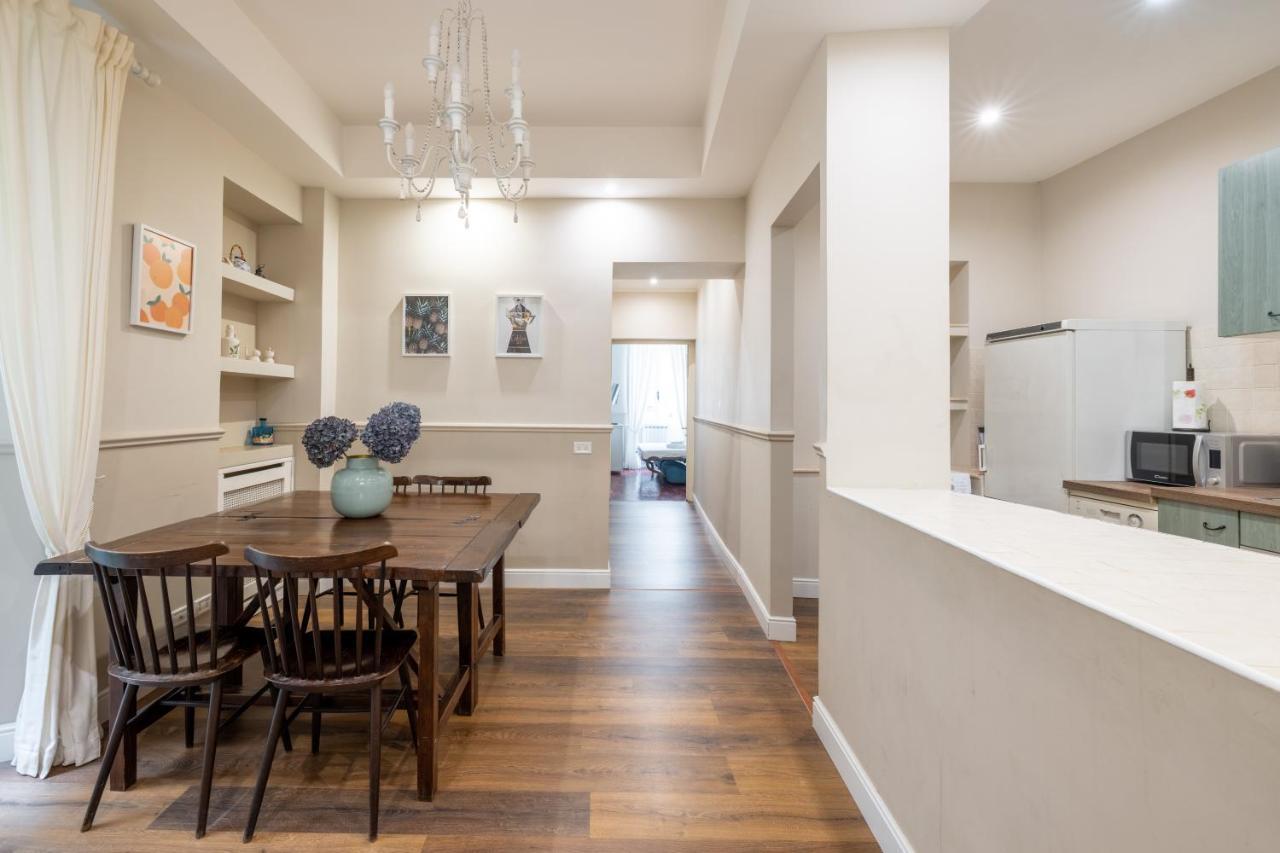 Charming With Patio A Few Steps From Colosseum Appartamento *