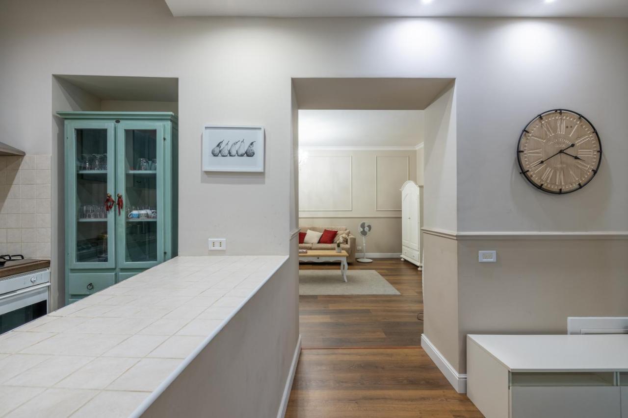 Charming With Patio A Few Steps From Colosseum Appartamento *