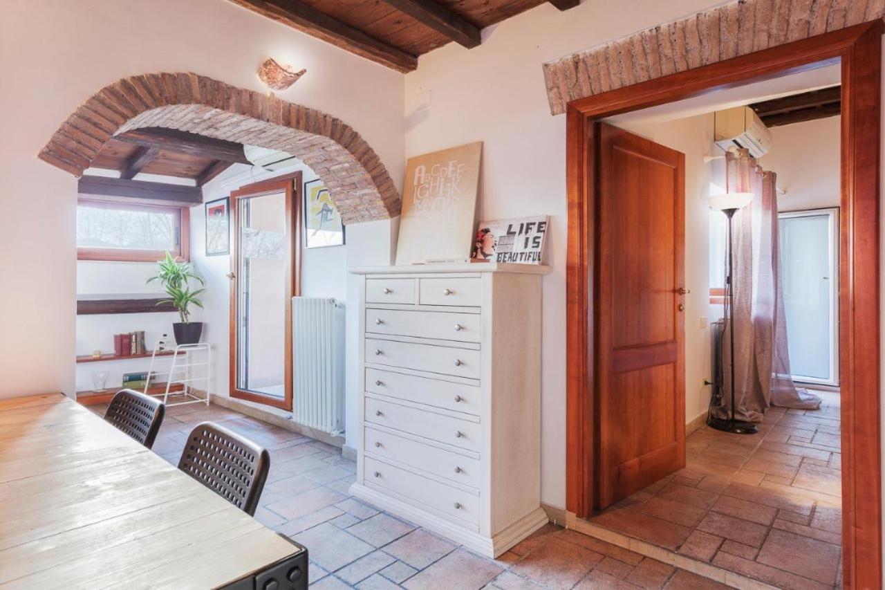 Grottini Charme Penthouse ~ Historic Center Apartment Rome