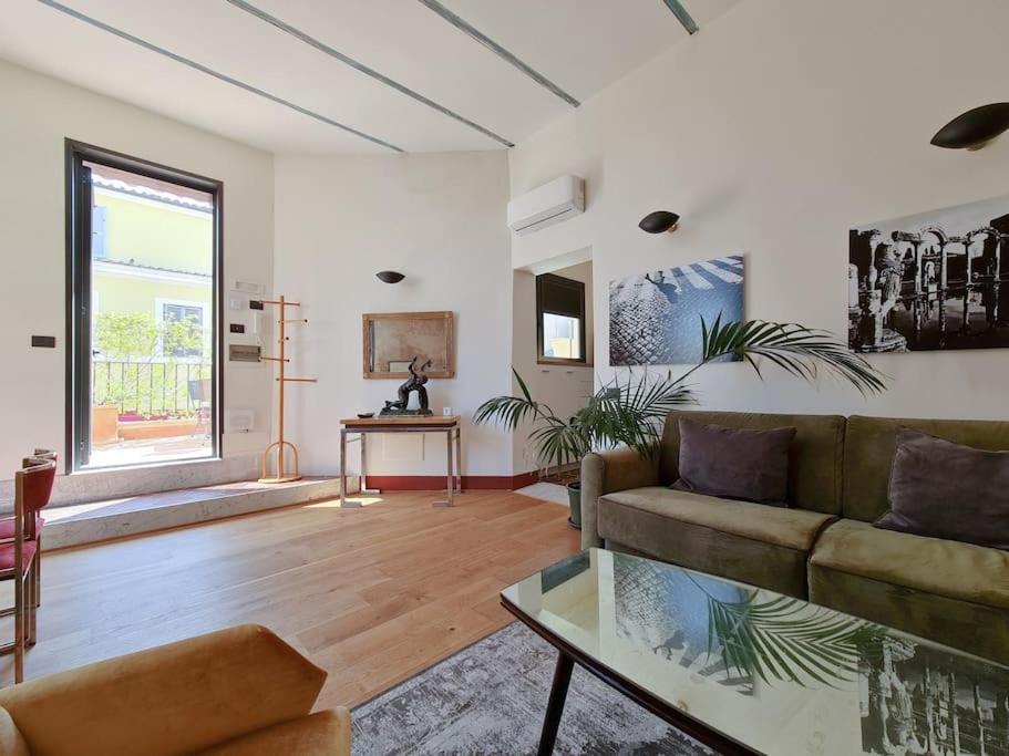 Boutique Penthouse With Terrace, Spanish Steps Apartment Rome