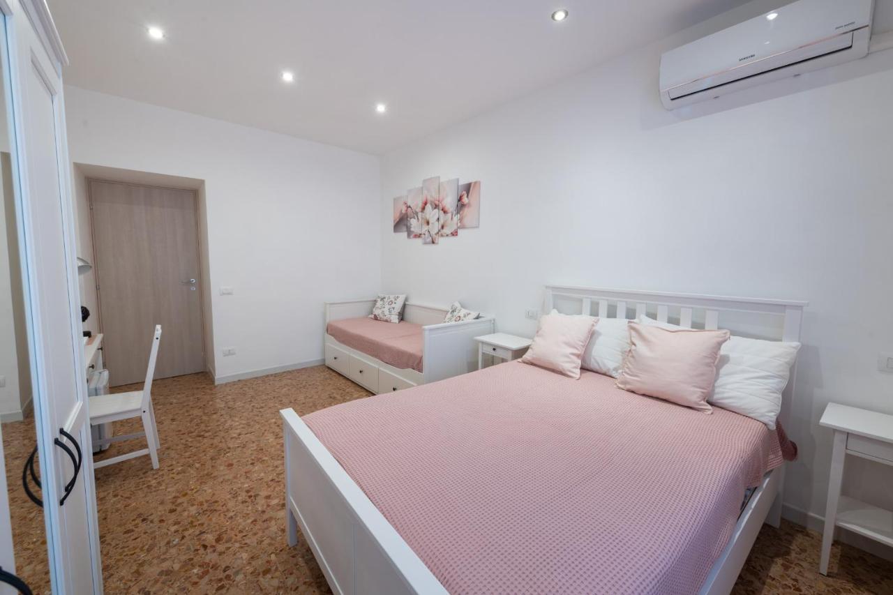 Casa Rosa Beige E Blu * Roma