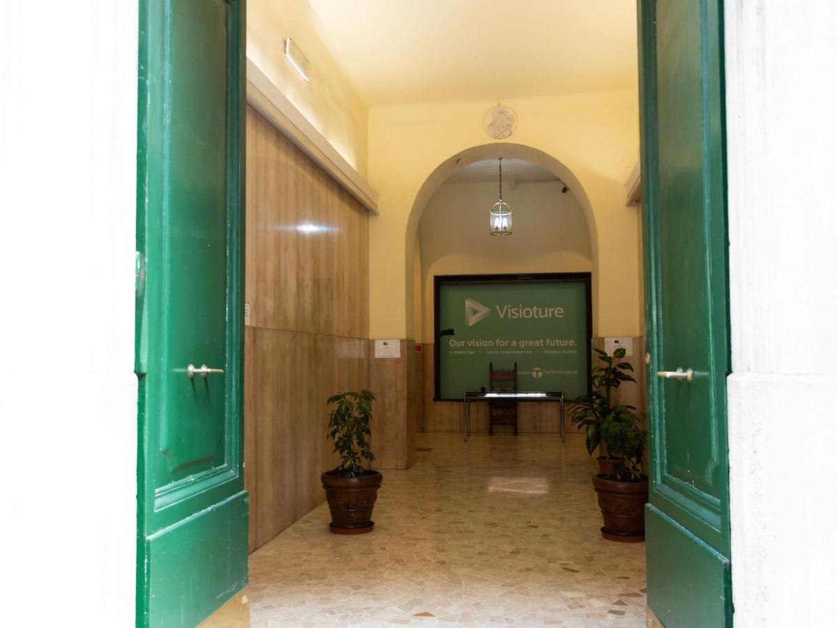 The Rent - Cozy One-bedroom Near Borghese Apartment