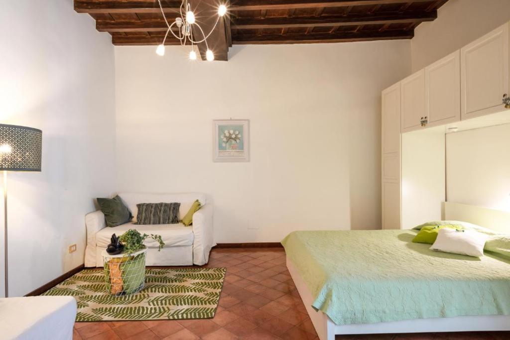 Navona Square House *