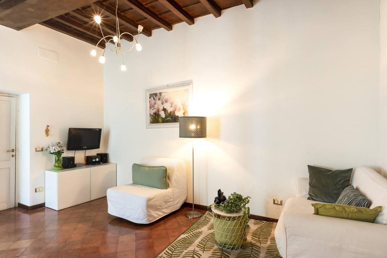 Navona Square House *
