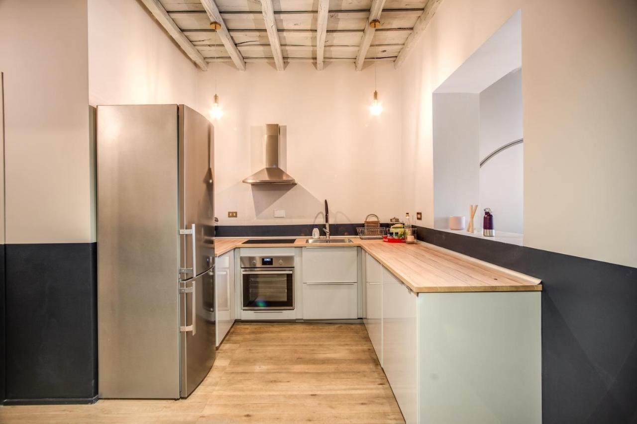 Stylish And Spacious Next To The Colosseum