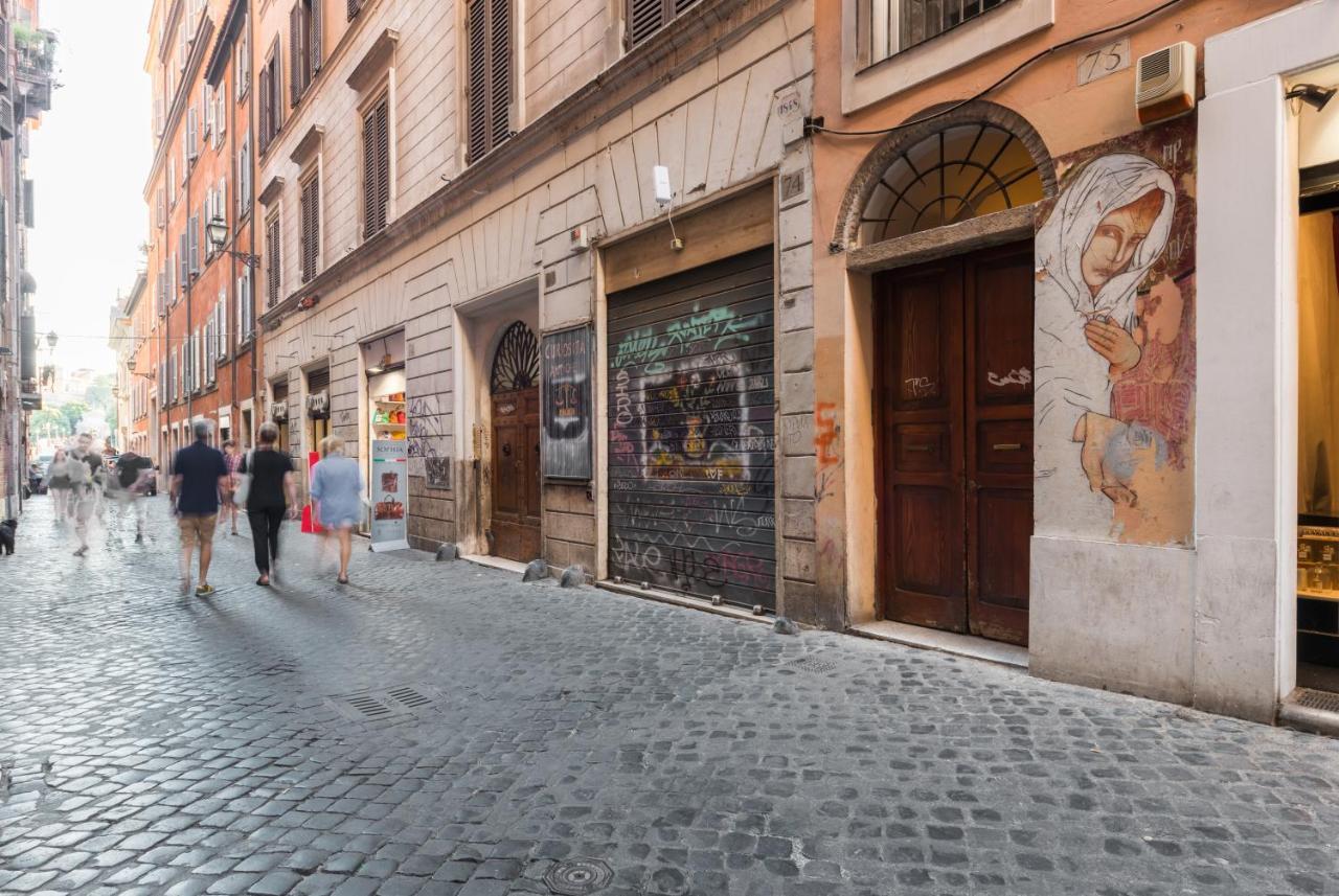 Via Dei Pettinari * Roma