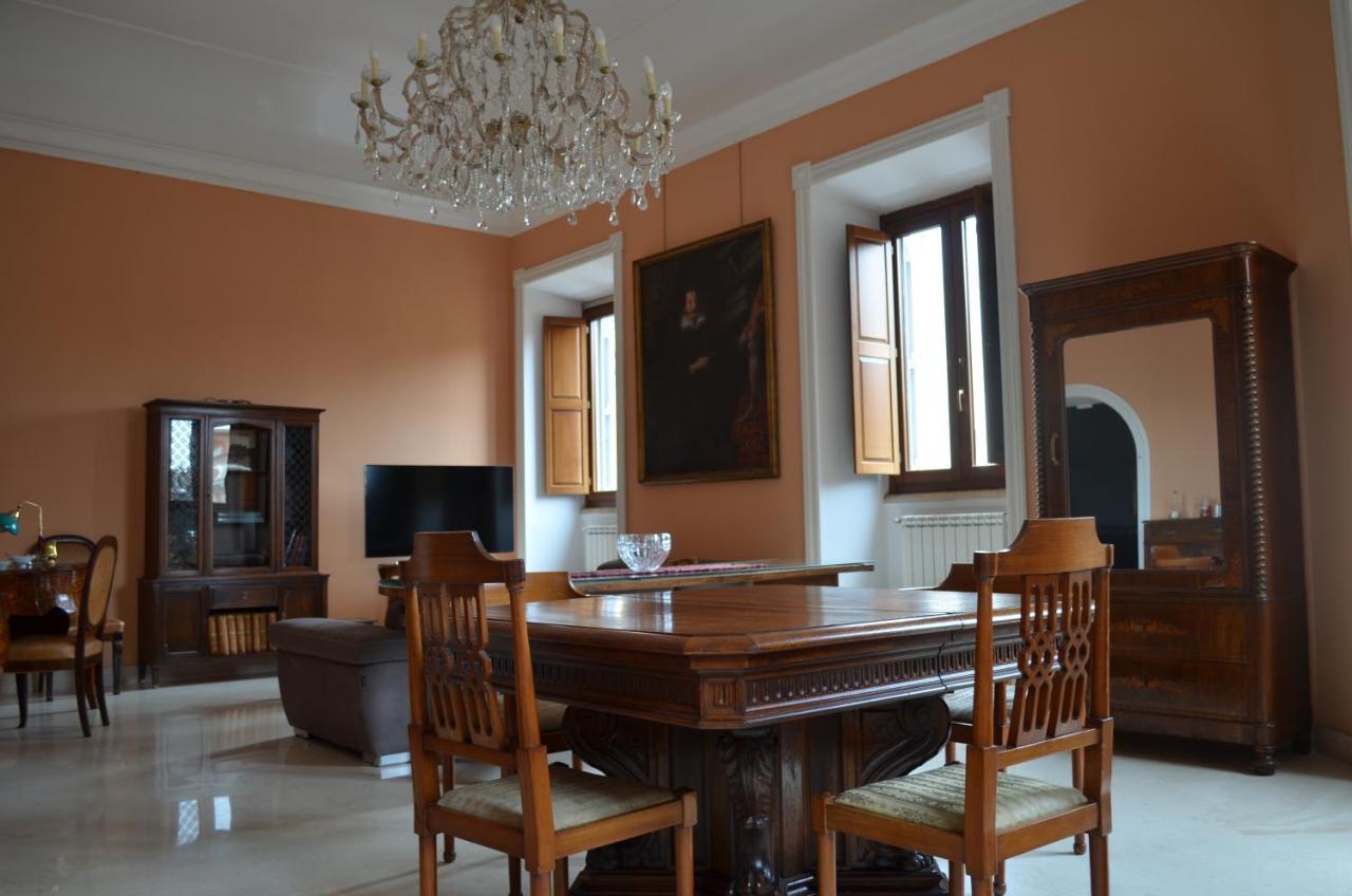 Elegante Nel Centro Di Appartamento Roma
