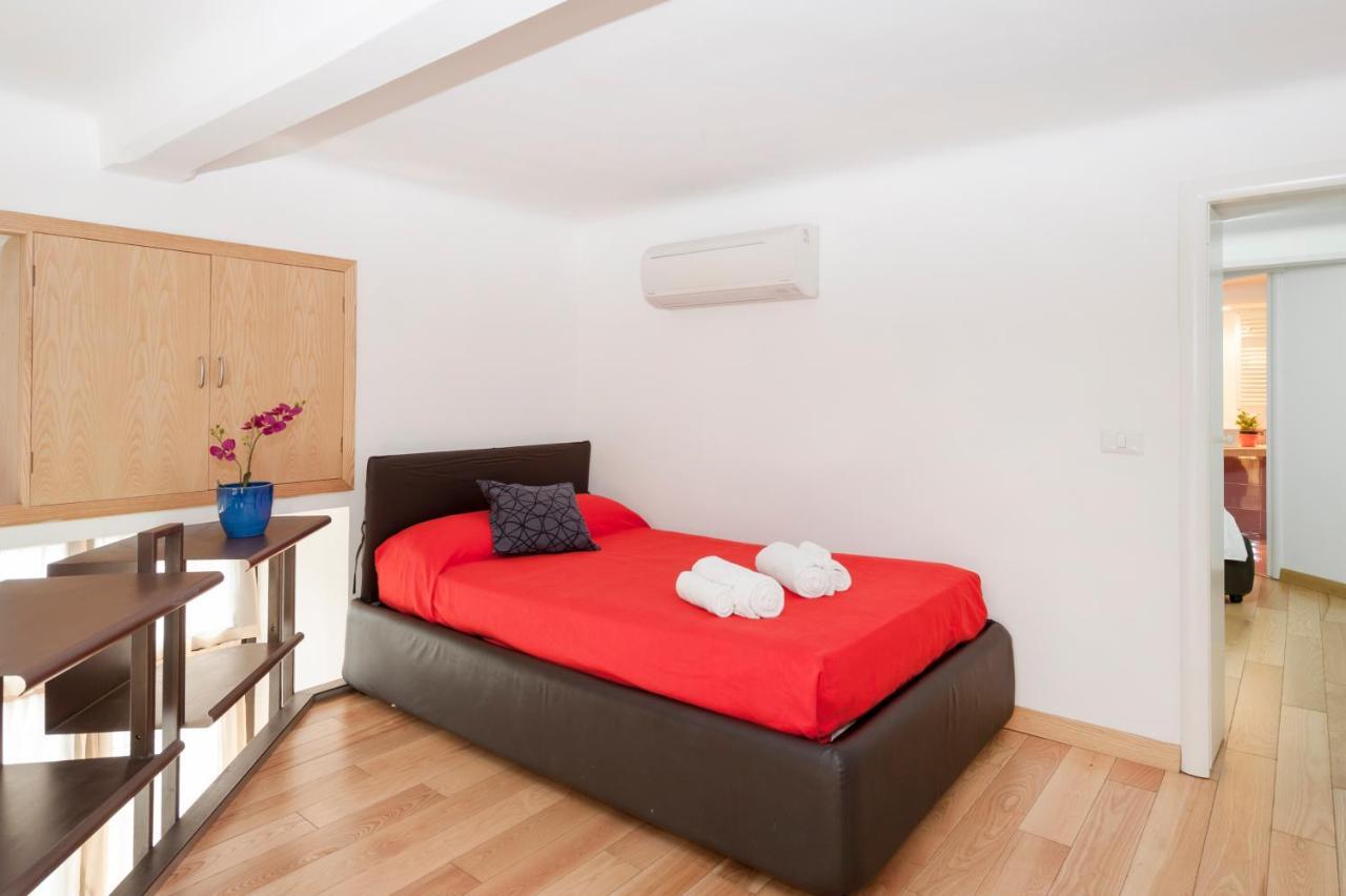Inviting 3-bed In 4mins To Colosseo Roma