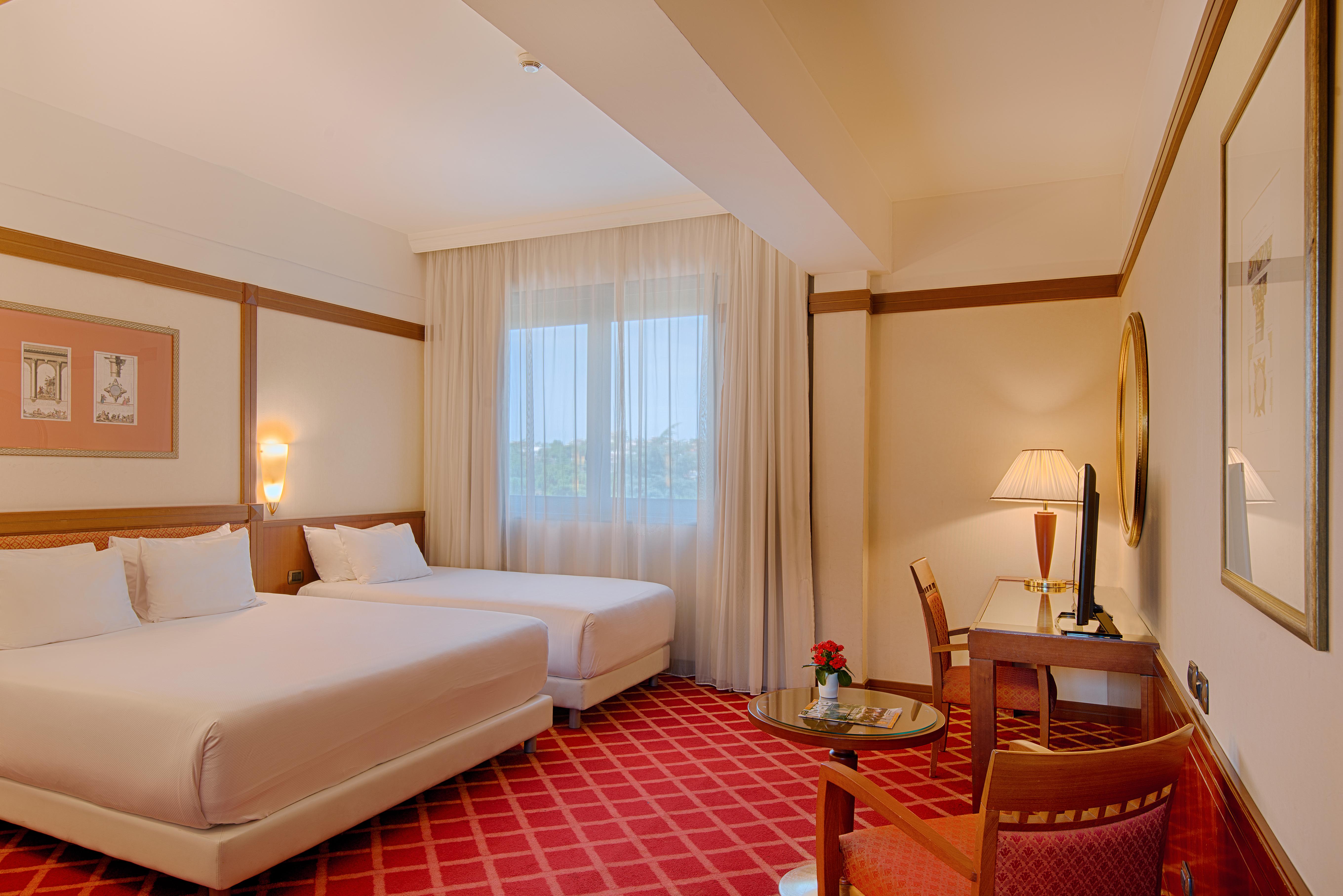 Nh Carpegna Hotel 4*