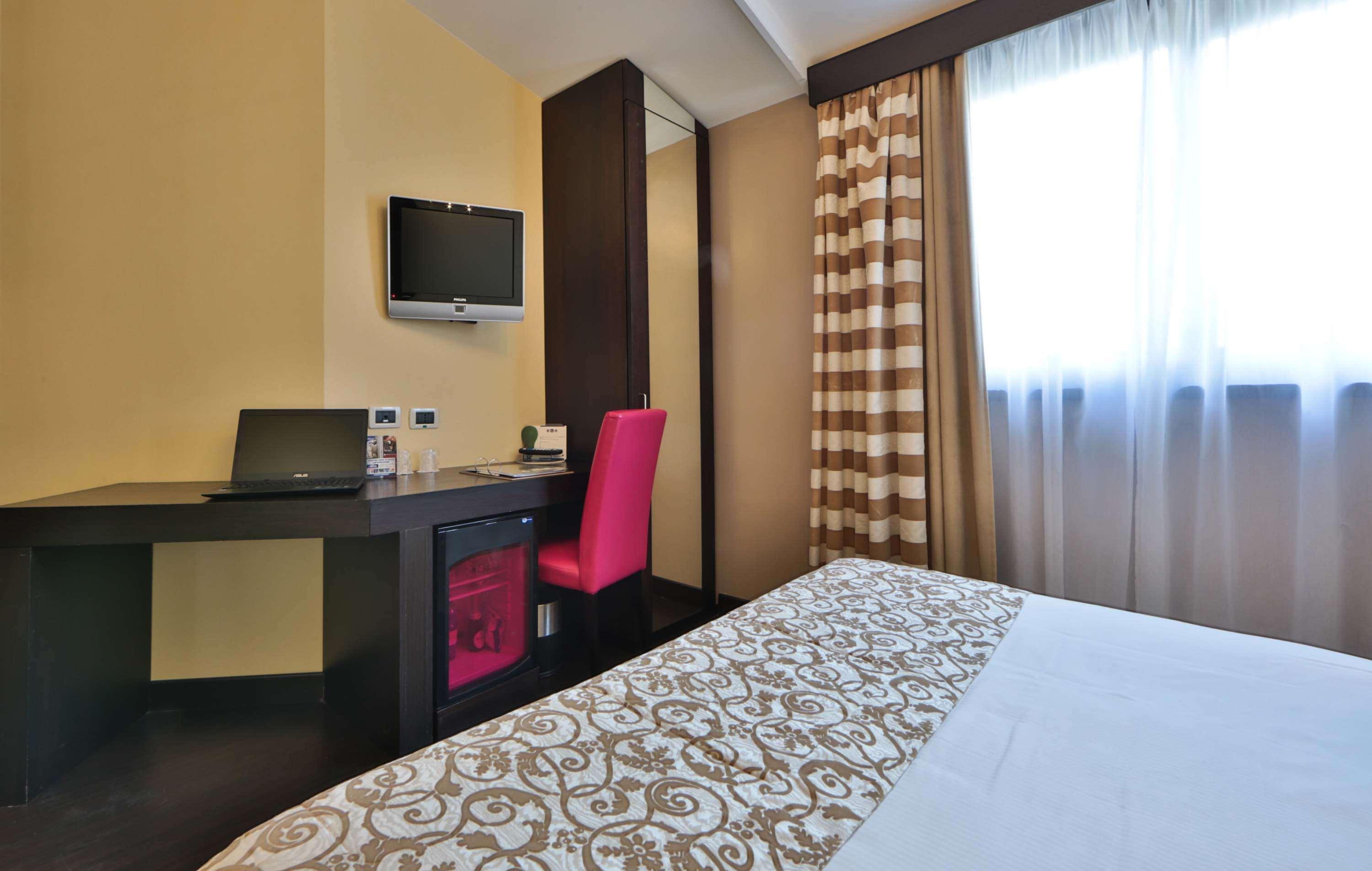 Western Cinemusic Hotel Roma