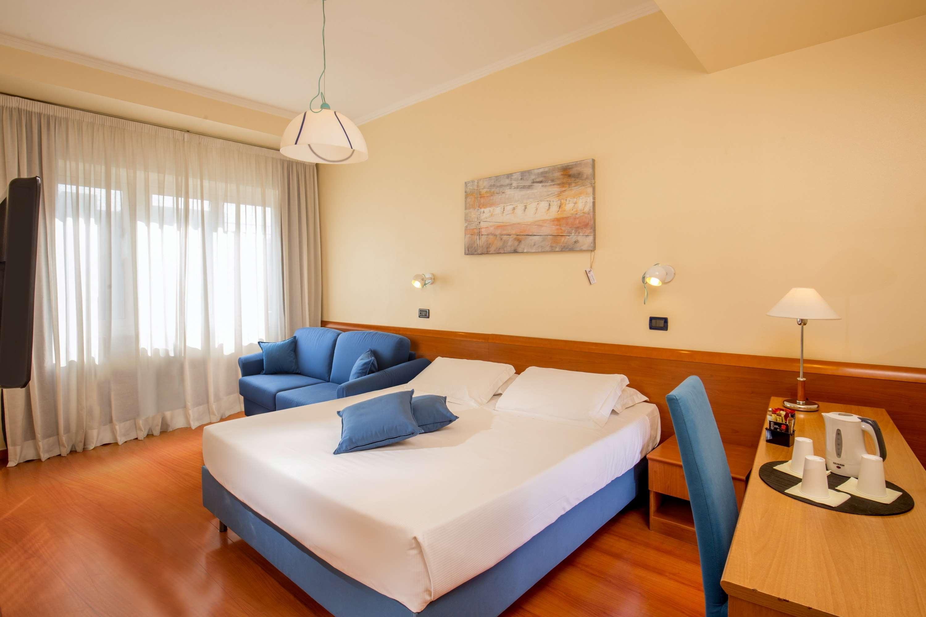 Hotel Western Globus 3*