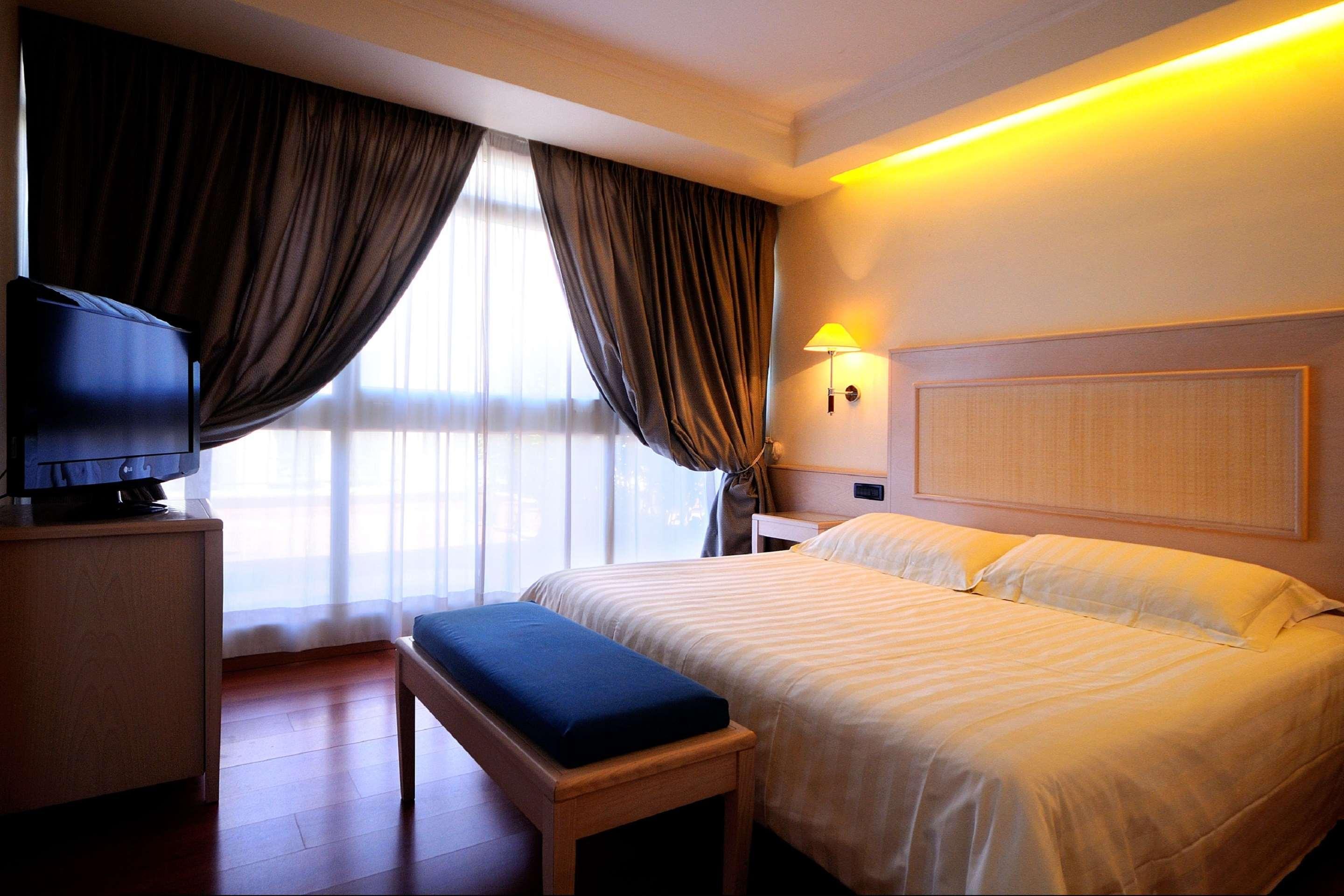 Hotel Western Globus 3*