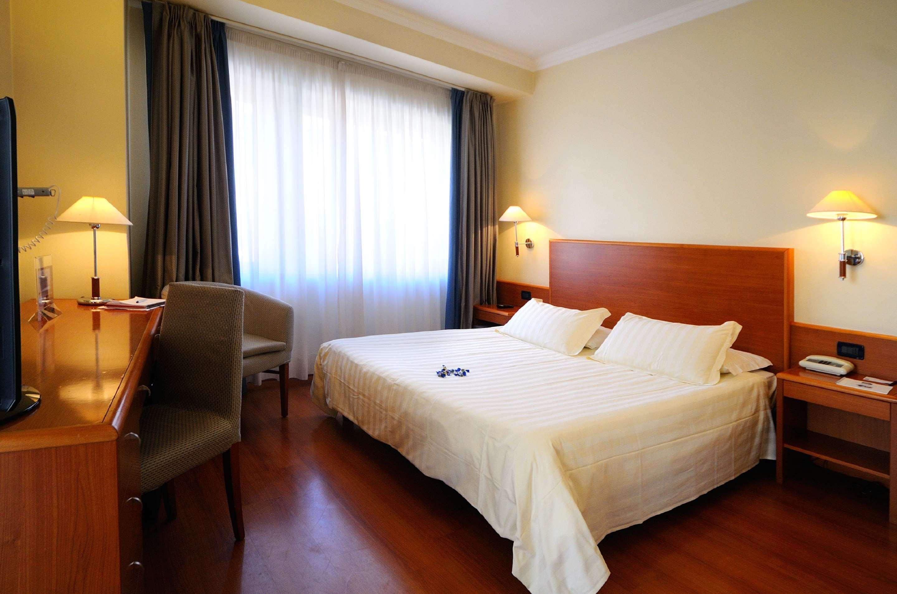 Western Globus Hotel