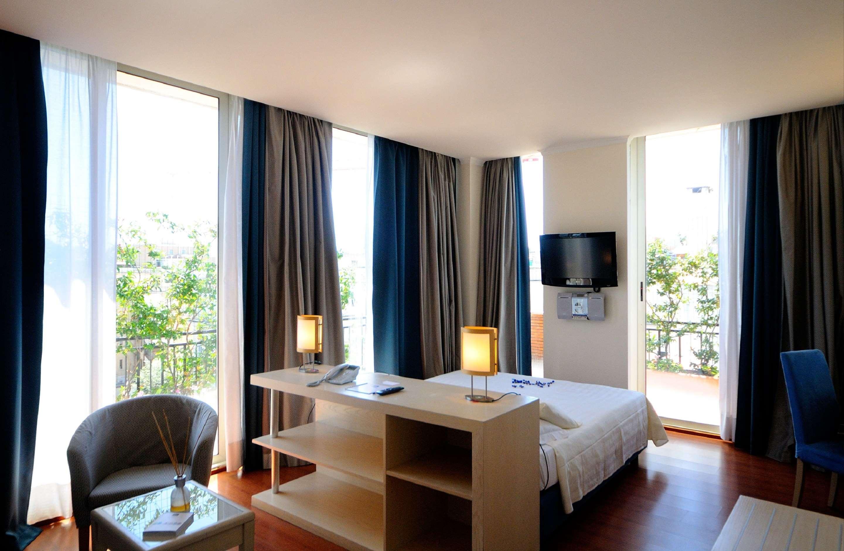 Western Globus Hotel