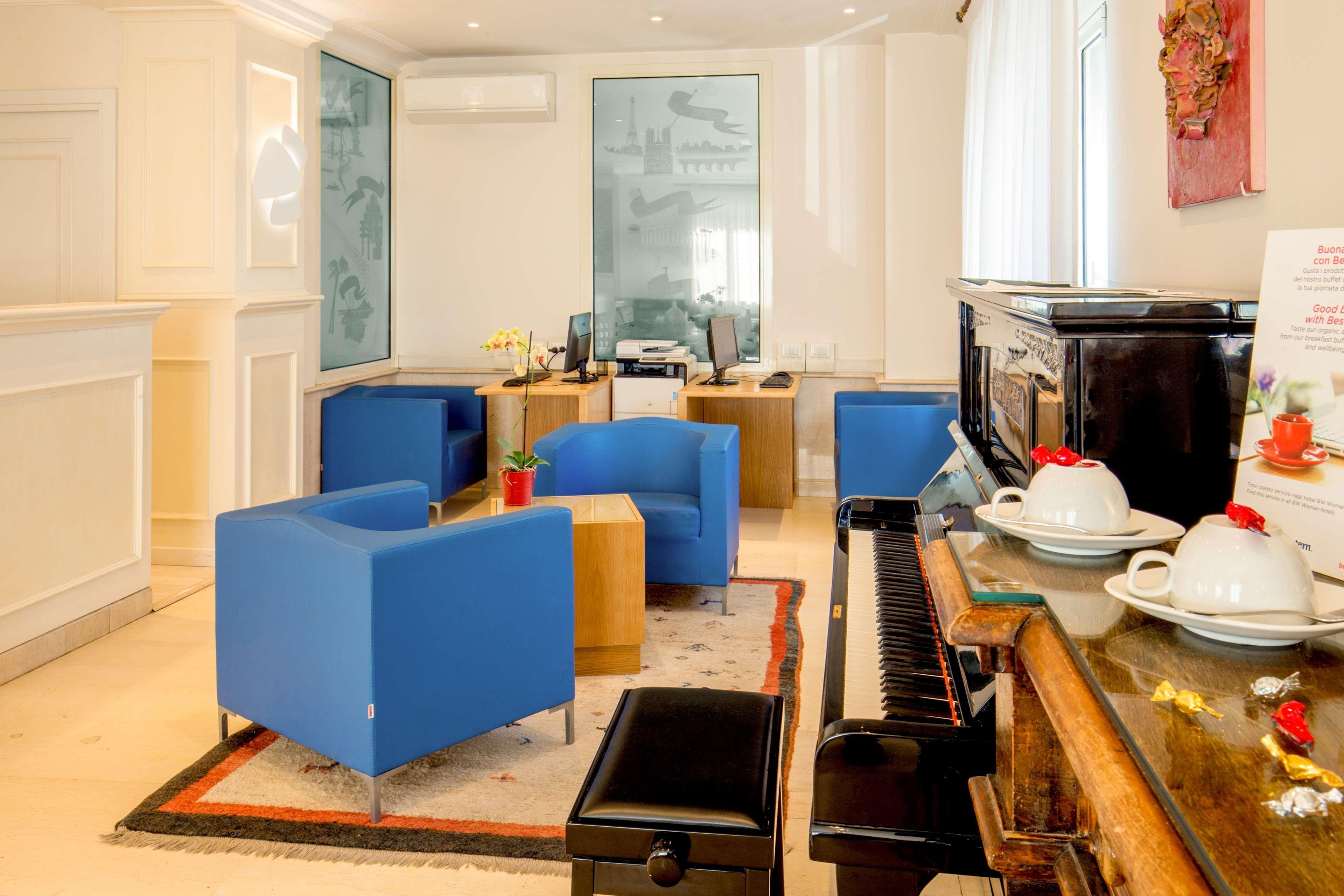 Western Globus Hotel 3*