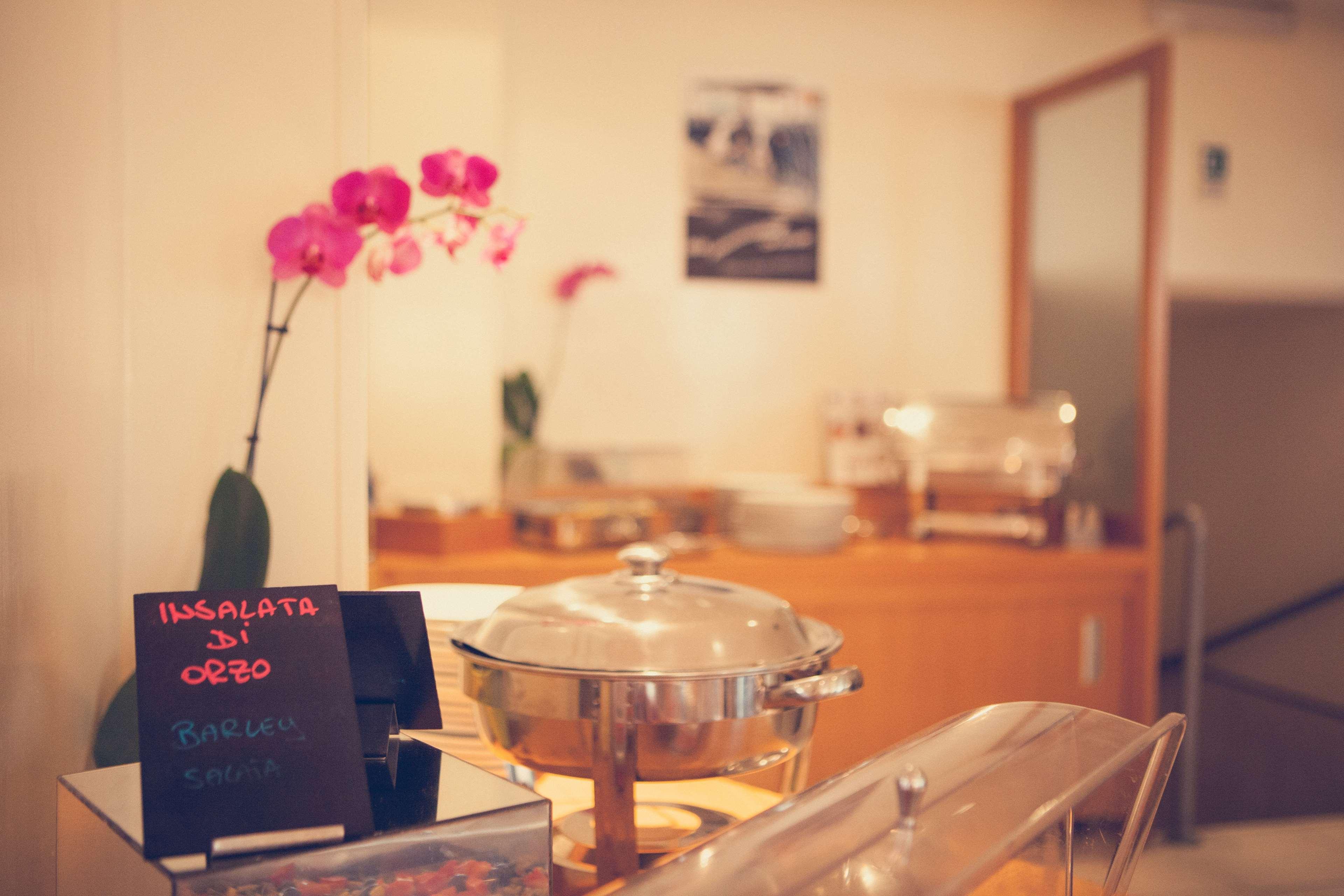 Western Globus Hotel