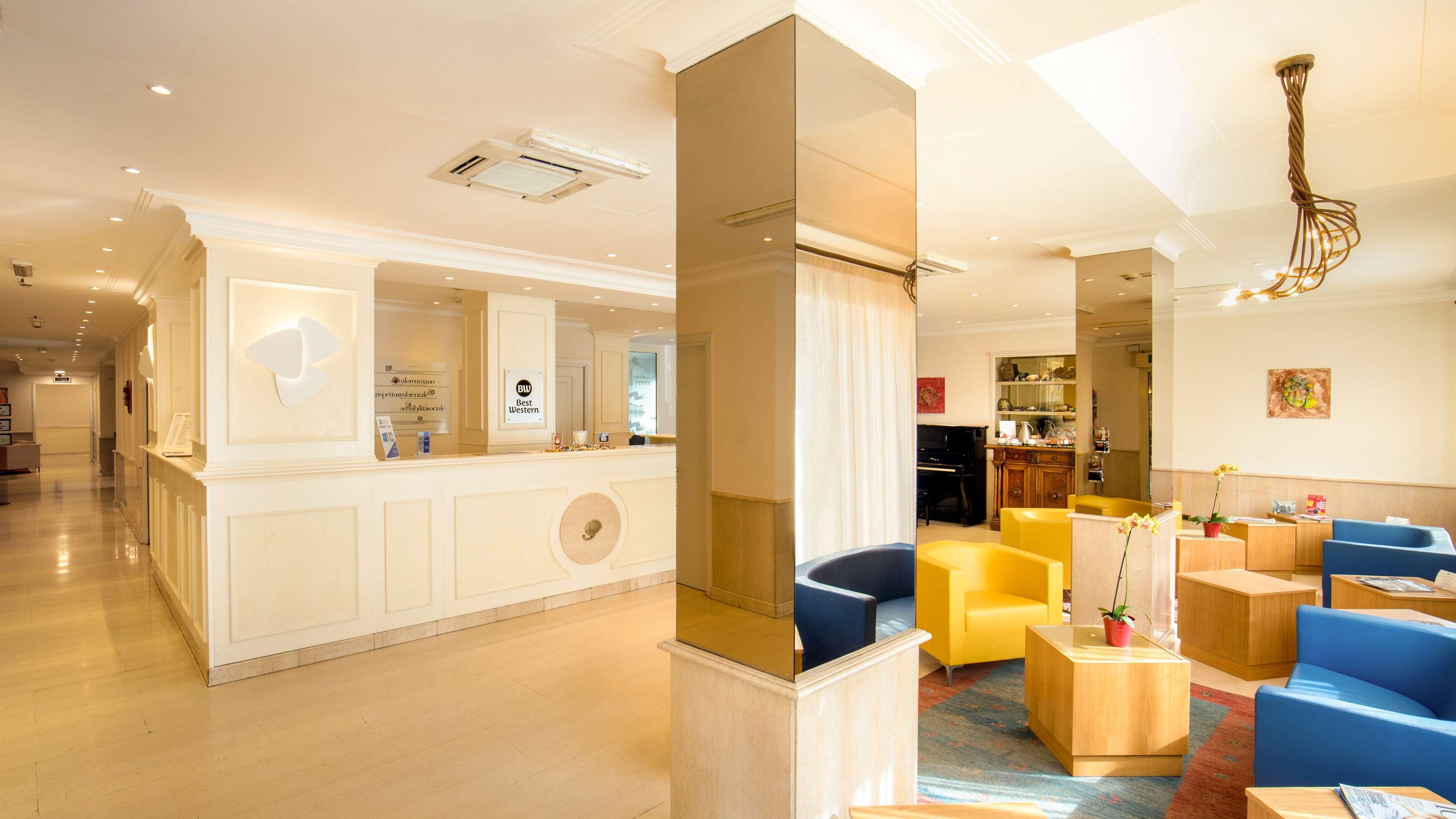 Western Globus Hotel 3*